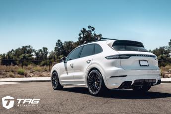 19' Porsche Cayenne Blackout Package