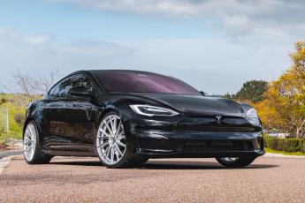 Model S Plaid on Vossen HF-4T Wheels