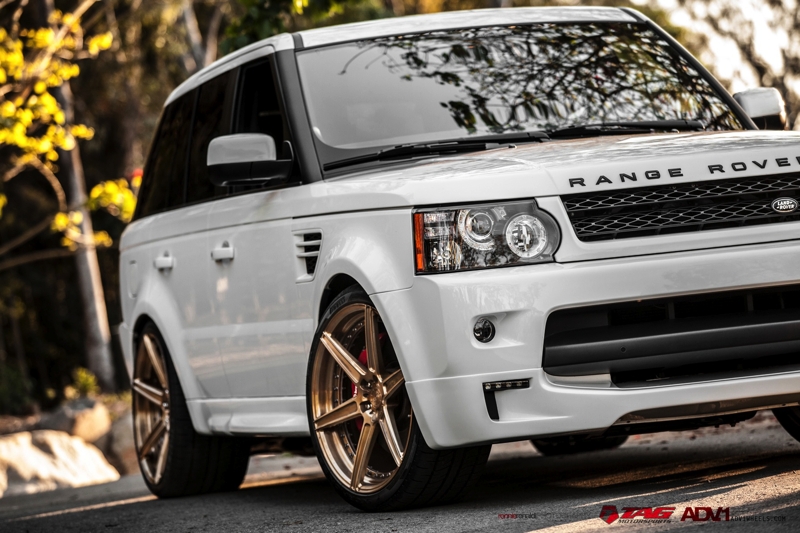 2013 Range Rover on 22" ADV6SLMV.2